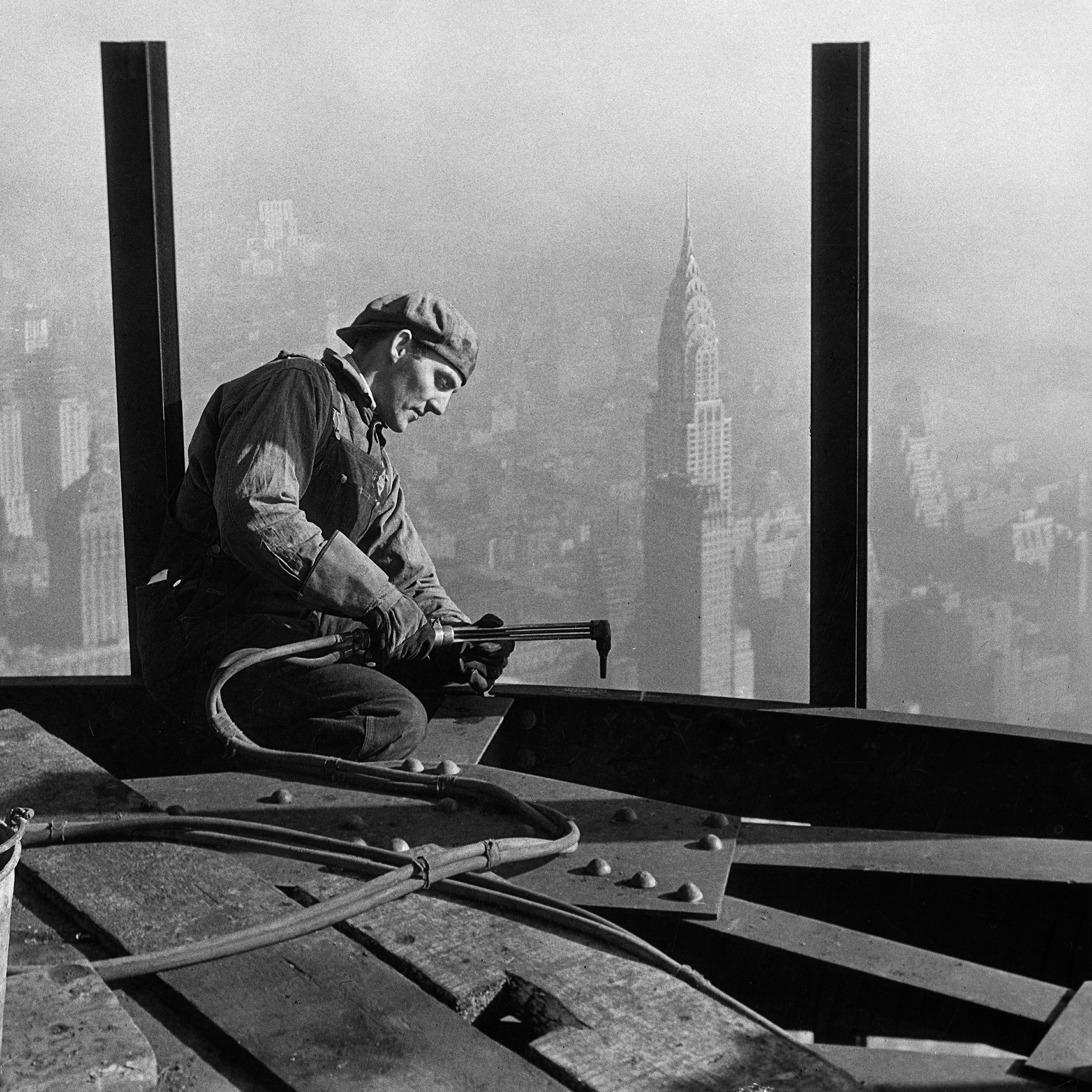 Postcard of Skull and Bones Society Building News Photo - Getty Images