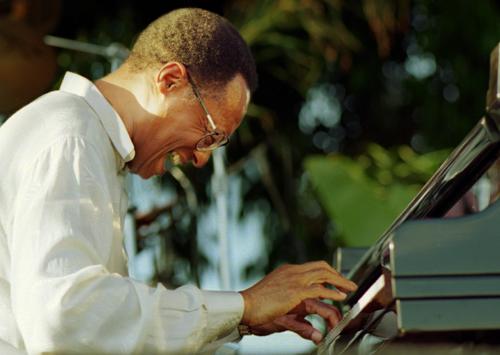 Ramsey Lewis playing a piano